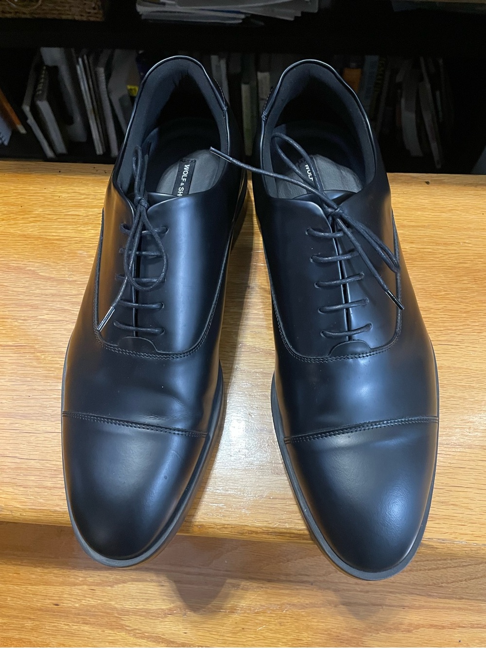 Wolf & Shepherd Closer Leather Oxford, in Black